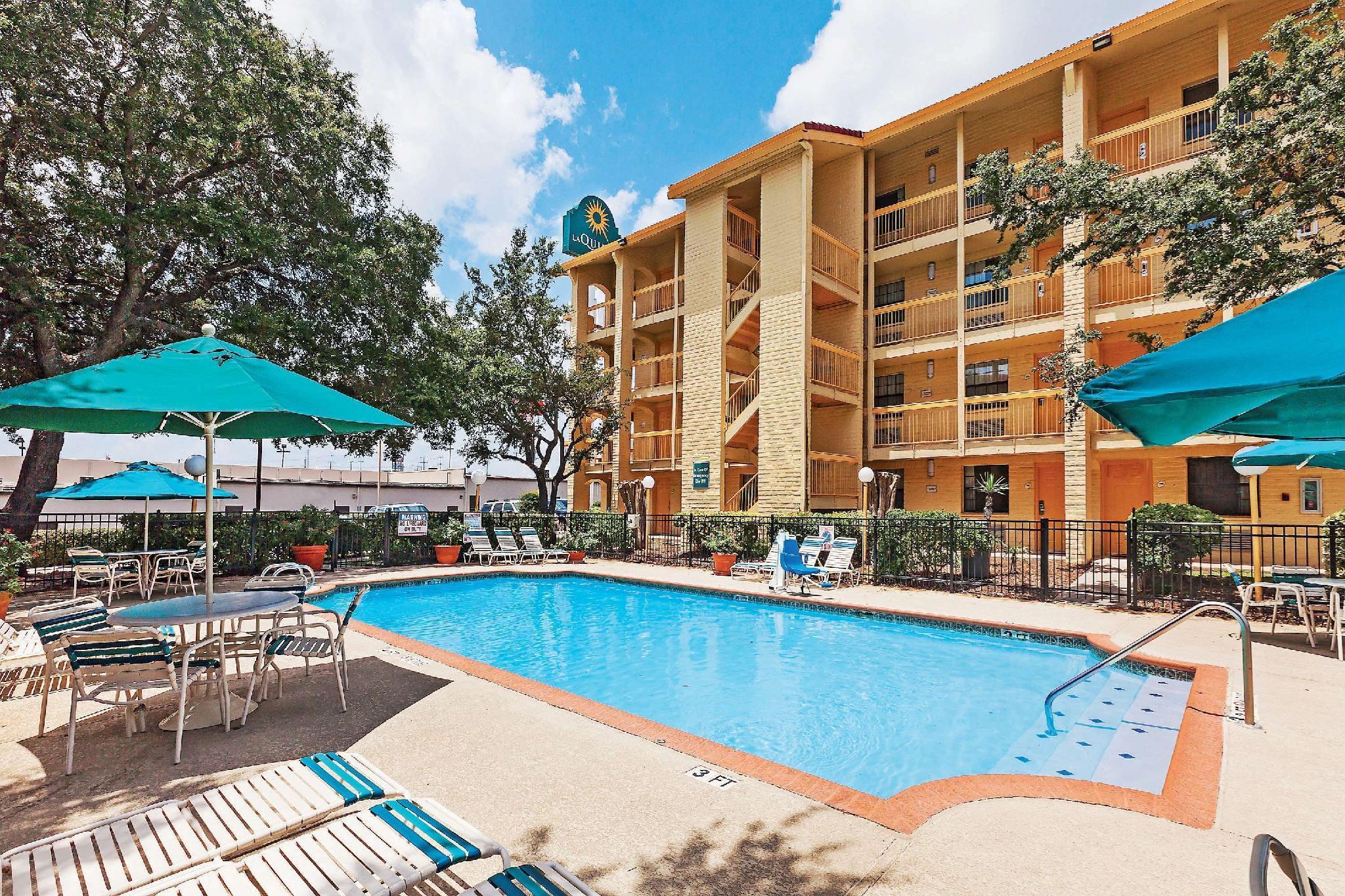 La Quinta Inn By Wyndham San Antonio I-35 N At Toepperwein Exterior photo